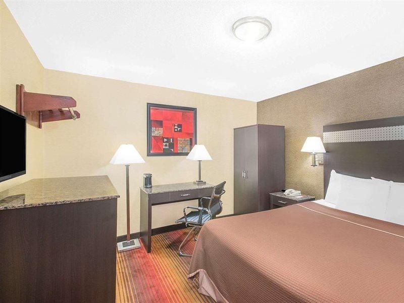 Howard Johnson By Wyndham North Bergen Exterior foto