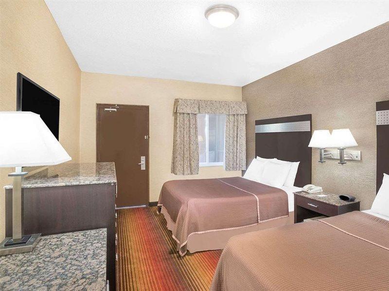 Howard Johnson By Wyndham North Bergen Exterior foto