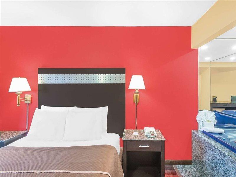 Howard Johnson By Wyndham North Bergen Exterior foto