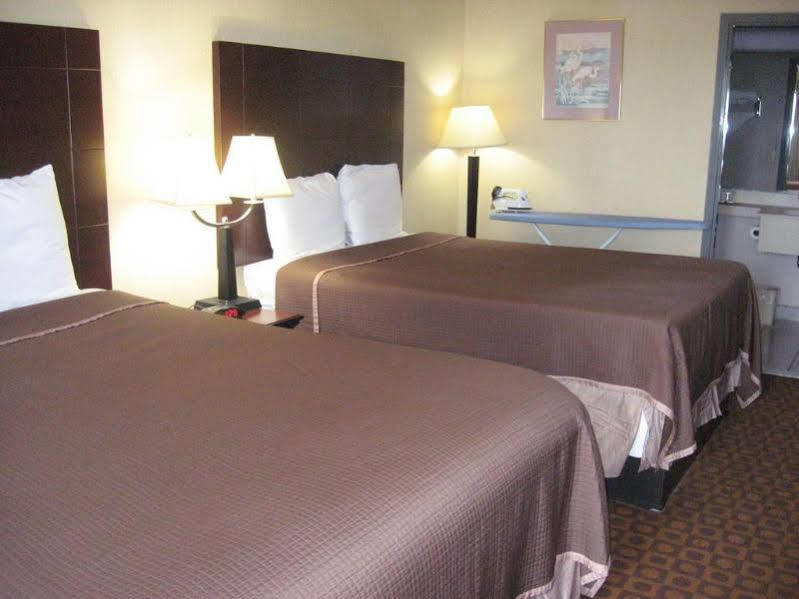 Howard Johnson By Wyndham North Bergen Exterior foto