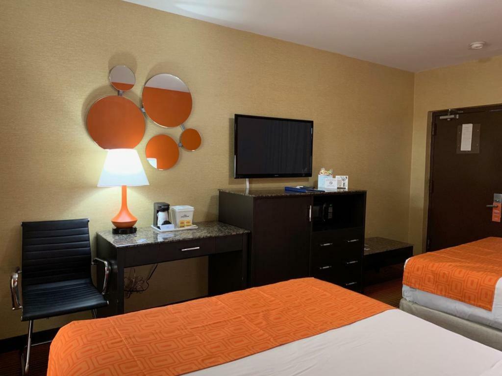 Howard Johnson By Wyndham North Bergen Exterior foto